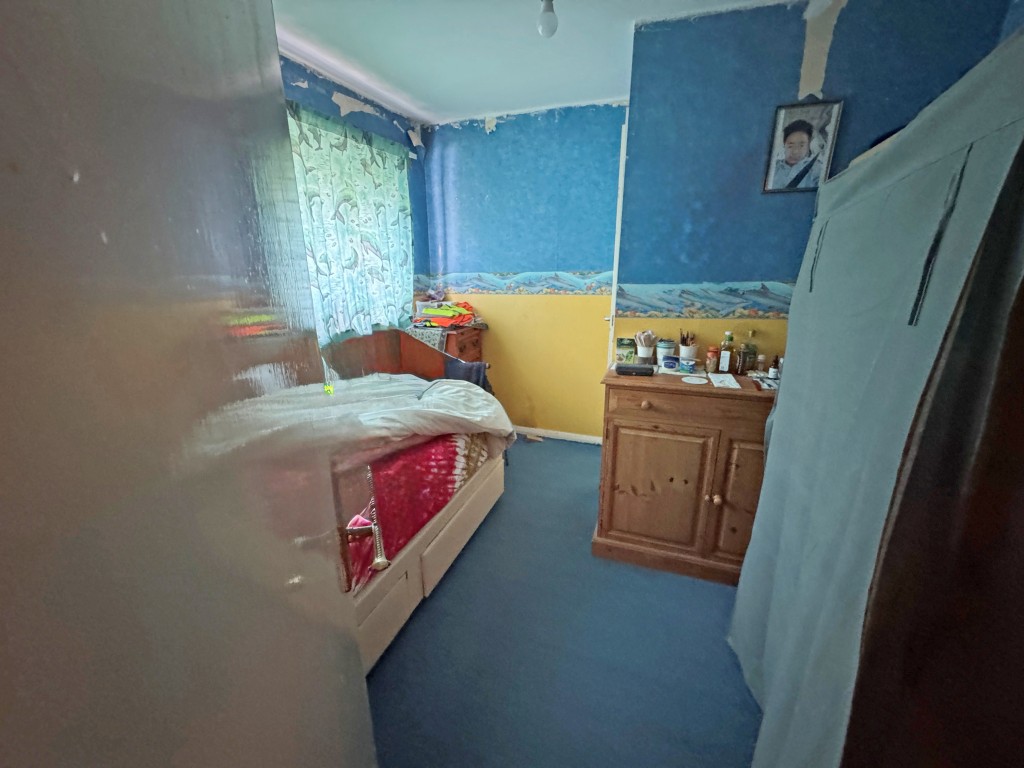 Lot: 162 - THREE-BEDROOM HOUSE FOR INVESTMENT - Bedroom 2